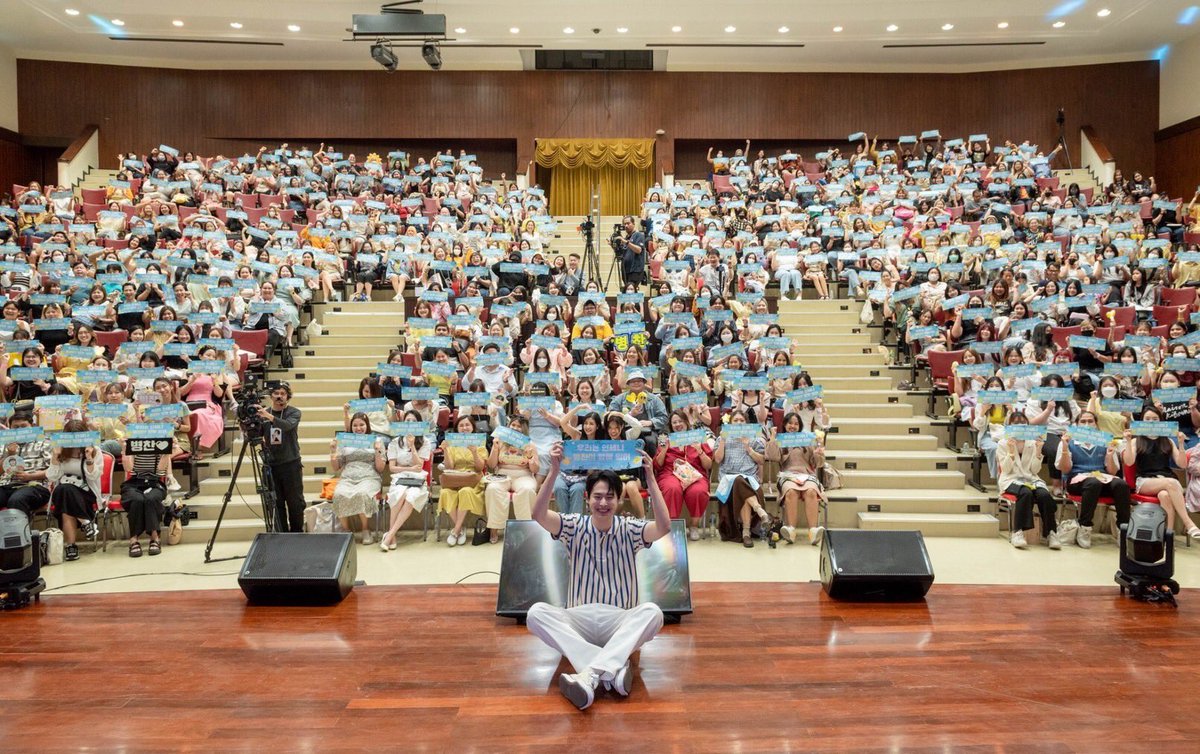 ขอบคุณทุกท่านที่มาร่วมสร้างความทรงจำดีๆในงาน "Choi Byung Chan 1st Solo Fanmeeting In Thailand" 🙏🏻💛 

สำหรับภาพกิจกรรมต่างๆภายในงาน จะโพสลิ้งค์ให้ดาวน์โหลดภายใน 1 สัปดาห์ทางหน้าเพจ FB และทวิตเตอร์ค่ะ

#ByungChan1stFanmeetinginBKK
#raiseintermedia #최병찬 #BYUNGCHAN #บยองชาน