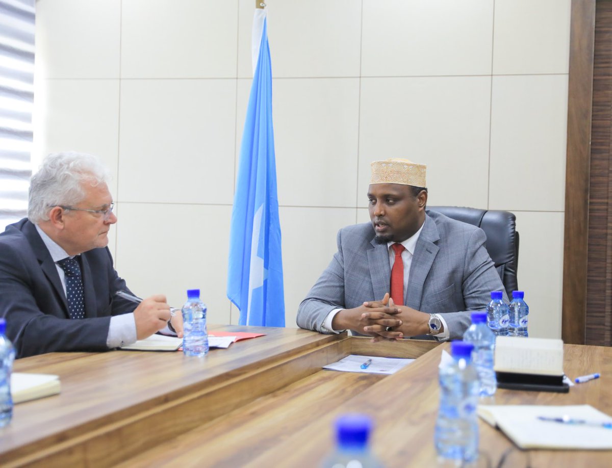 HonBeenebeene's tweet photo. I had the pleasure of hosting @UNDPSomalia Resident Rep @lionellaurens_ at @MoPIED_Somalia today. Explored new horizons of partnership for impactful developmental projects. Transitioning from humanitarian to #development initiatives holds the key to unlocking economic growth. https://t.co/vVtLP1lsWI