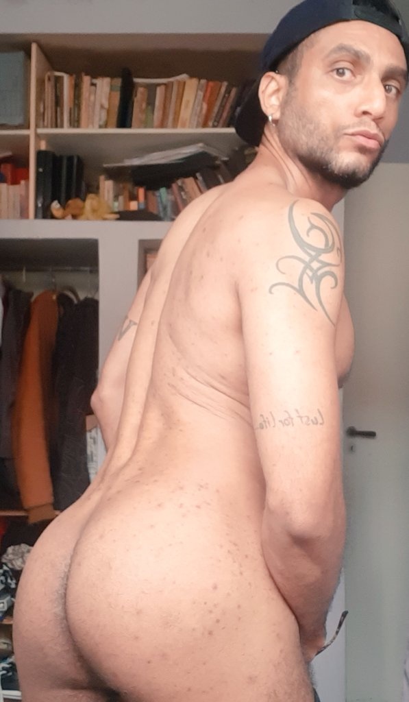 JhonVSTXXX's tweet photo. Ontem a @dedalos foi maravilhosa, dei p 14, fui leitado por 6, comi 6 cuzinhos e leitei 4. Hehe https://t.co/S8HEiGBDkg