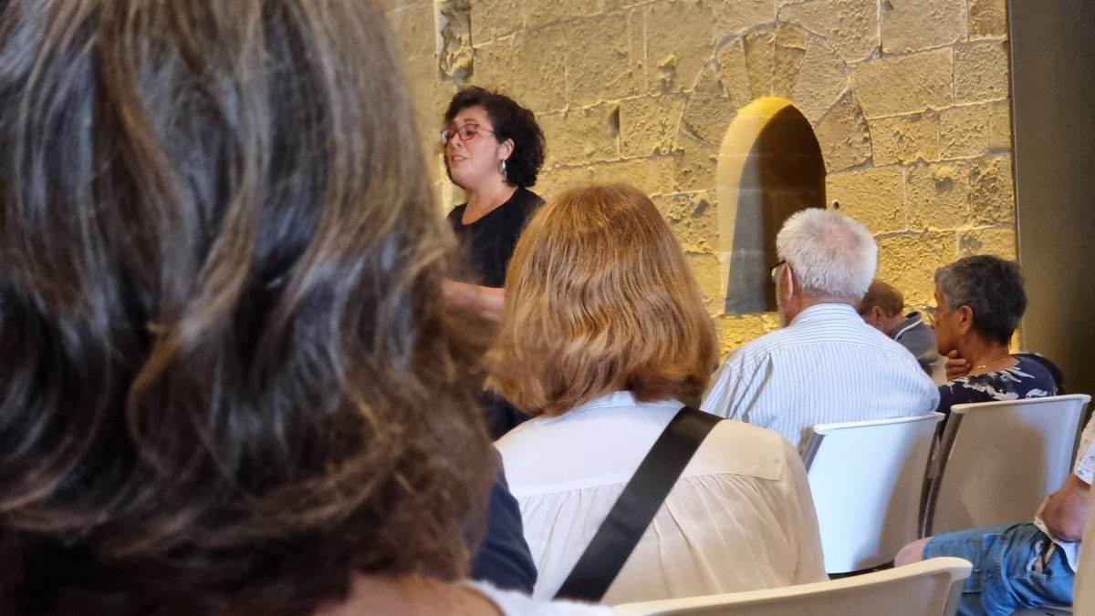 xdlheras's tweet photo. Mentre el ziu ziu de les cigales omple el paratge de @MonStBenet, a ľesglésia el @corlerania dirigit per Jordi Noguera interpreta amb Celeste Alias i Edwin Sanchez els cèlebres laments composats fa 400 anys per Monteverdi. La introducció és a càrrec d @Oriol67638017 #Bages total https://t.co/TBGtXP5UmT