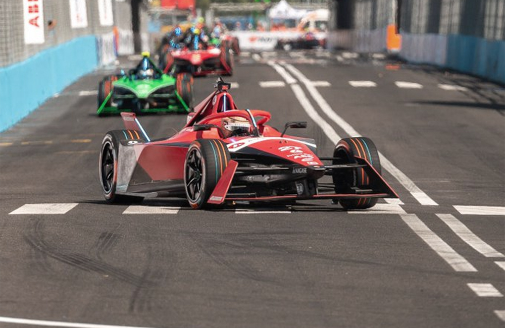 bandsports's tweet photo. Jake Dennis vence segunda corrida do ePrix de Roma e fica perto do título da Fórmula E 🏁

➡️ https://t.co/UXrPR0AGml

#FormulaEnoBandsports #JakeDennis #ePrix #Roma #ePrixRoma #ePrixRome https://t.co/scRPjlNoOa