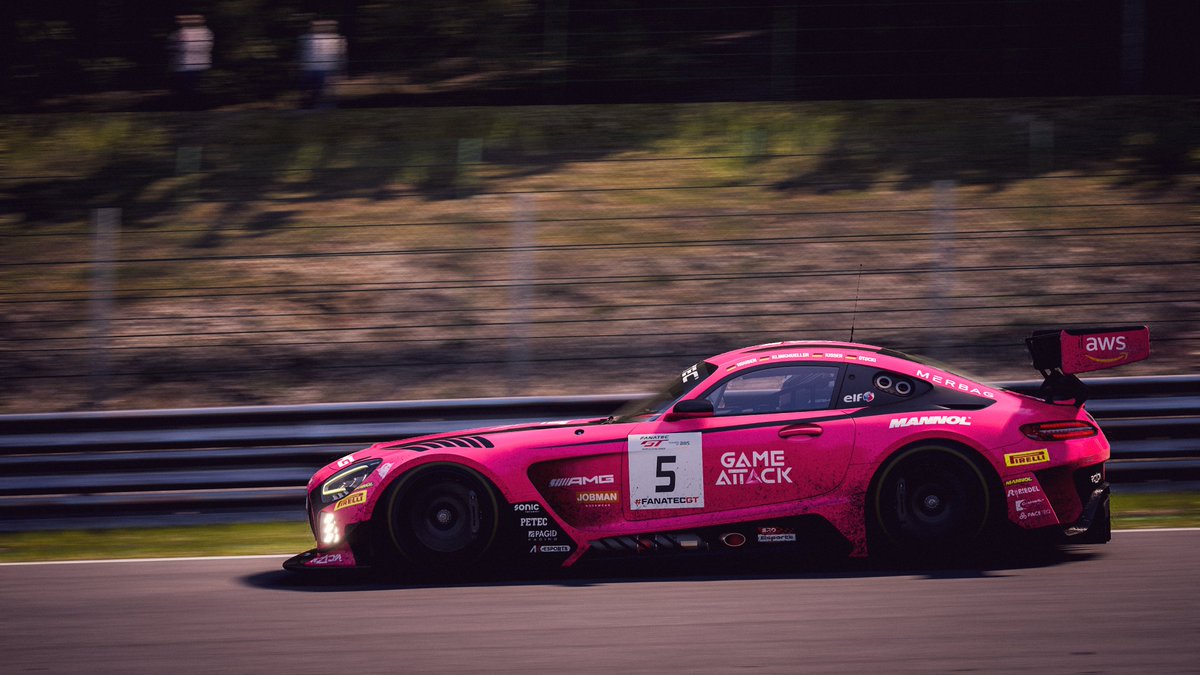 amgmotorsport's tweet image. #IGTCE - TRIPLE #AMG PODIUM at the virtual #Spa24h! 🏆🎮

Our #AMGEsports Teams gave it their all and rewarded themselves!

🥇 #4 @uol_simracing 
🥈 #555 @WilliamsEsports 
🥉 #5 @hauptracingteam by UoL

Congrats to all our teams and drivers for that incredible race! GG! 👏

#AMG