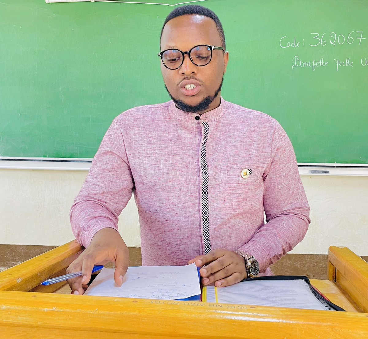 DUSAF12's tweet photo. Nyuma y'amatora abayobozi bashya bahawe impanuro n'abayobozi bacyuye igihe ndetse n'intumwa y'umurenge wa @Ngomasector muri @HuyeDistrict https://t.co/3ByDSn3UaH