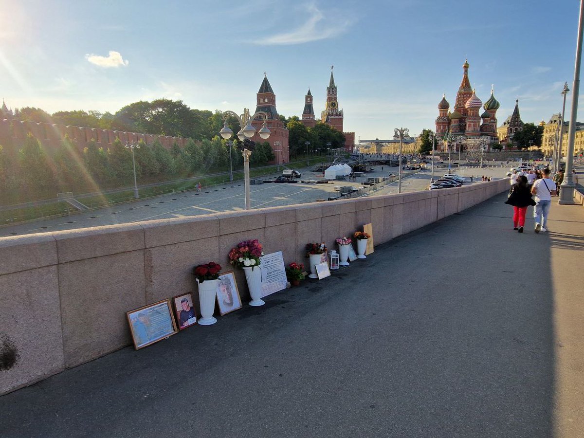 tuha_m's tweet photo. Сейчас Немцов мост https://t.co/sRpthf5Y5B