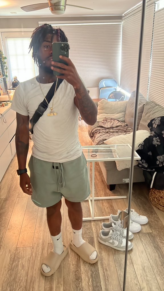 active4q's tweet image. 😏