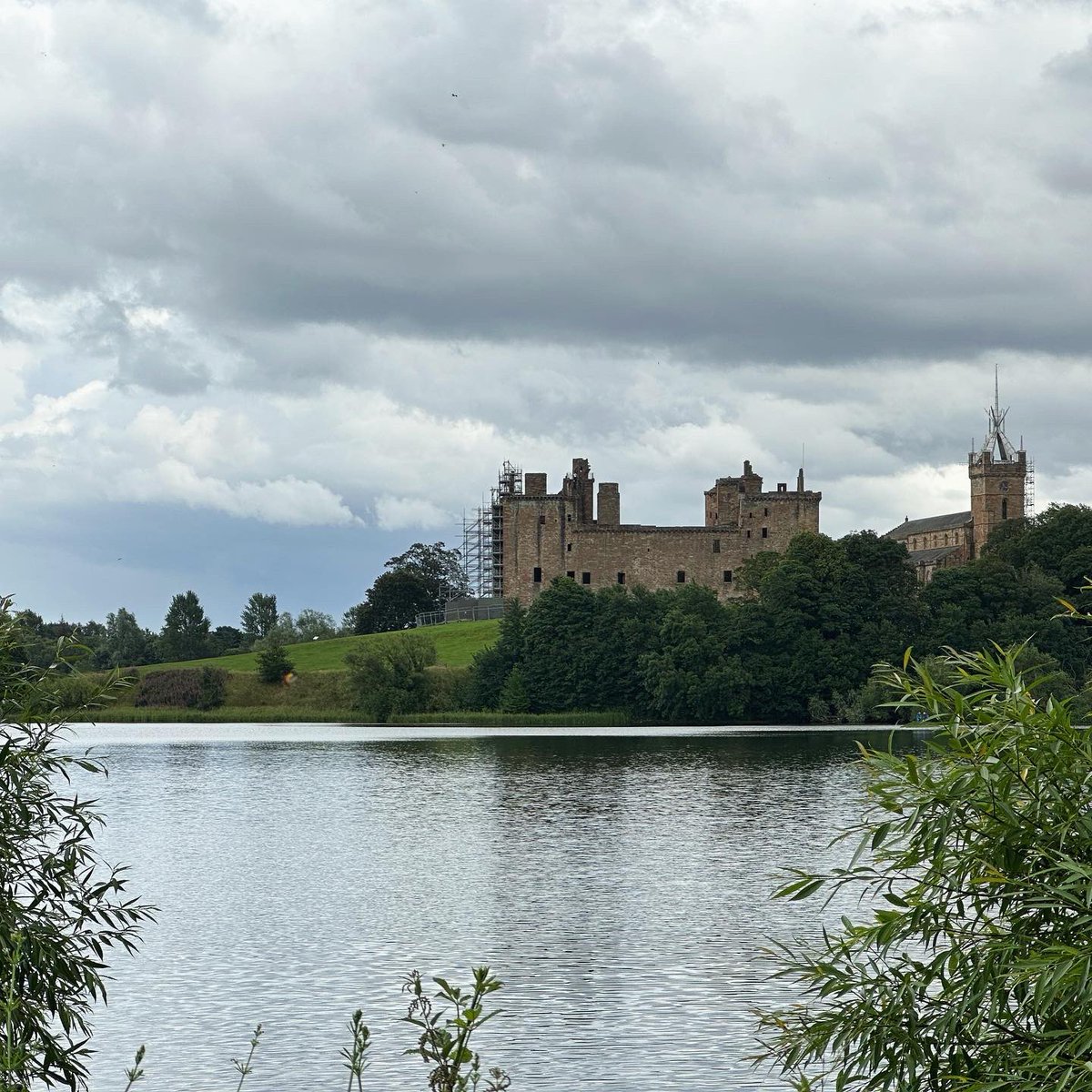 Back from a week in #scotland - having spent the week in / around the #scottishborders and #edinburgh! 🏴󠁧󠁢󠁳󠁣󠁴󠁿 

First, a visit to #linlithgowpalace! 

#linlithgow #palace #heritage #conservation #preservation #history #ruins #historicscotland #architecture #visitscotland