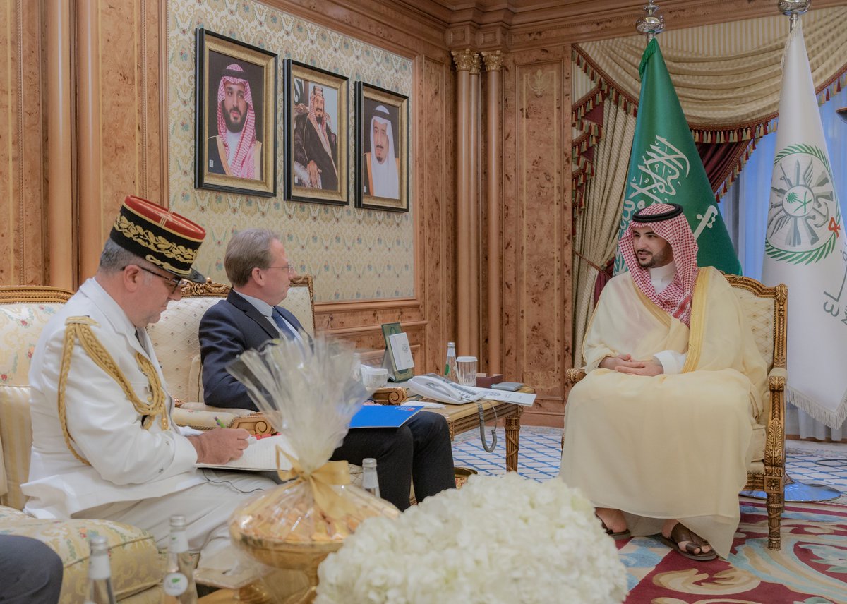 kbsalsaud's tweet photo. Pleased to meet with the French Ambassador to the Kingdom, Mr. Ludovic Pouille. We reviewed the bilateral relations between our two friendly countries and discussed issues of common concern. https://t.co/6GGI2jv5JQ