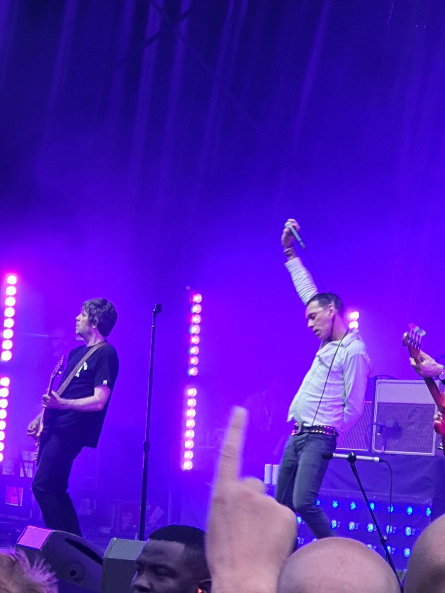 leafraz's tweet photo. @shedseven @castofficial @SkylightsYRA @barnaby_fairley @Ricktw1tter @TomGladwin2 @millsqleeds Amazing as always! @castofficial also on top form! 🤘 Can't wait for the next one already! https://t.co/R2R2r3oG1K