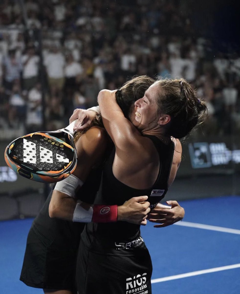 setpadelok's tweet photo. ¡SON CAMPEONAS! 🏆

Marta Ortega y Gemma Triay vencen a las número 1 en un auténtico partidazo de más de 2 horas y media.

📸PremierPadel https://t.co/GxkAHgLJRM