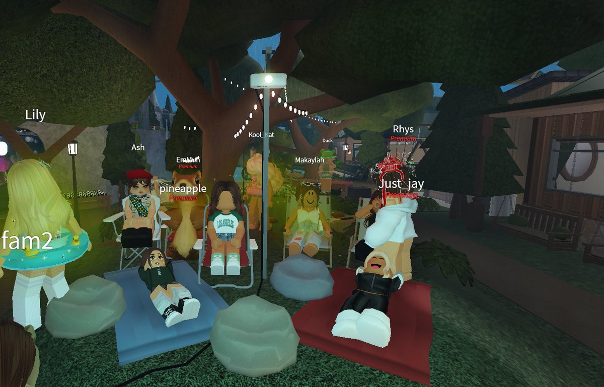 emiiluvs_'s tweet photo. had a blast at camp Bliss! it was so much fun hanging out with @robuildsyt and seeing this amazing build! tyyy <3 https://t.co/4yHDFctylx
