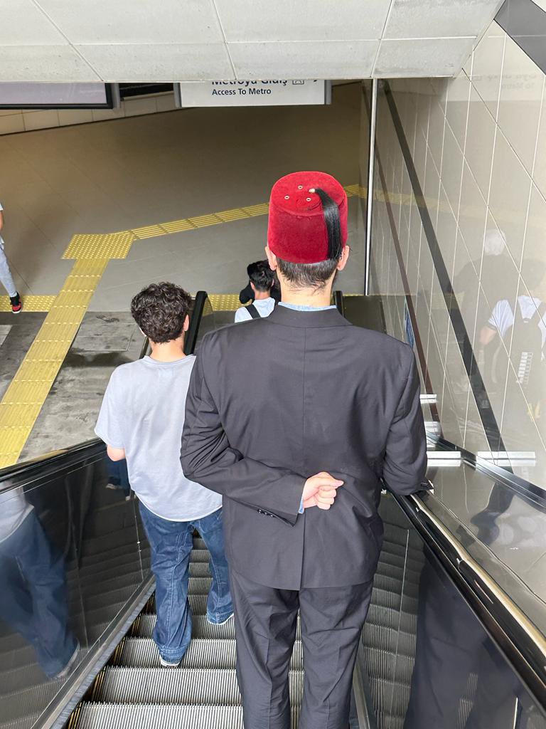 Kanzi Üsküdar’a gider iken aldı da bir yağmur