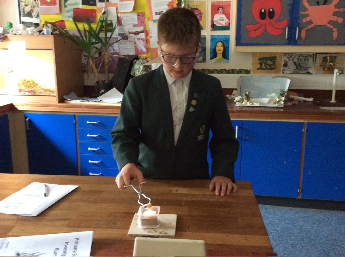 We have strong relationships with the Primary Schools in Banbury and enjoy inviting their students to our campus for special events. Pictured here are Dashwood Banbury Academy Year 5 pupils in our science labs, investigating reversible and irreversible chemical reactions.