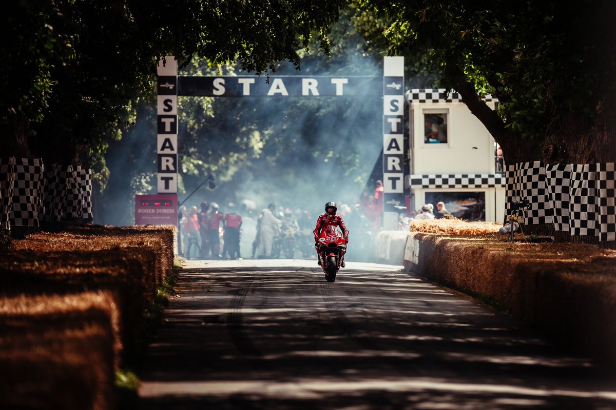 Tech3Racing's tweet image. It was a first for #GASGASFactoryRacingTech3 at @fosgoodwood 🚀 And what an experience that was to be surrounded by so many motorsports fans, riders from all horizons, and legends of the sport! 😍
We hope that all those who attended had fun… we did for sure! ✌🏼

#FOS #MotoGP