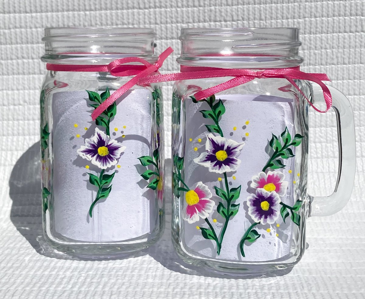 ipaintitpretty's tweet photo. https://t.co/I1zXbNAPdm #handpaintedglass #art #floralmugs #SMILEtt23 #masonjars #anniversarygift #EtsyStarSeller https://t.co/ftFVUyxdRX