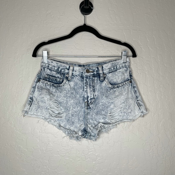 So good I had to share! Check out all the items I'm loving on <a href="/Poshmarkapp/">Poshmark</a> from <a href="/onetiana/">Tiana</a> #poshmark #fashion #style #shopmycloset #thechildrensplace #pendelton #forever21: posh.mk/FopJXORpuBb