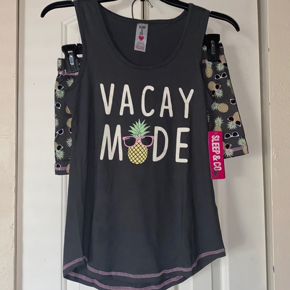 So good I had to share! Check out all the items I'm loving on <a href="/Poshmarkapp/">Poshmark</a> #poshmark #fashion #style #shopmycloset #toeslide #brandymelville #sleepandco: posh.mk/raq1ALSpuBb