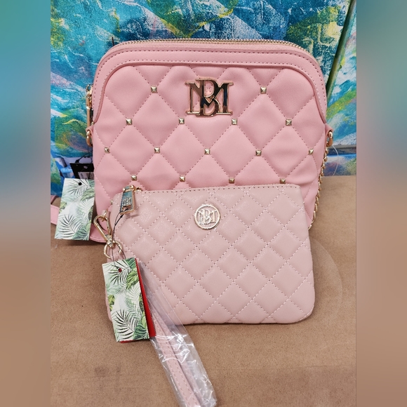 AshvaBoutique's tweet photo. So good I had to share! Check out all the items I'm loving on @Poshmarkapp from @BrushstrokesDeb #poshmark #fashion #style #shopmycloset #bambi6660boutique #badgleymischka #catalina: https://t.co/jOfHaKHmoC https://t.co/XmF6KW4rm4