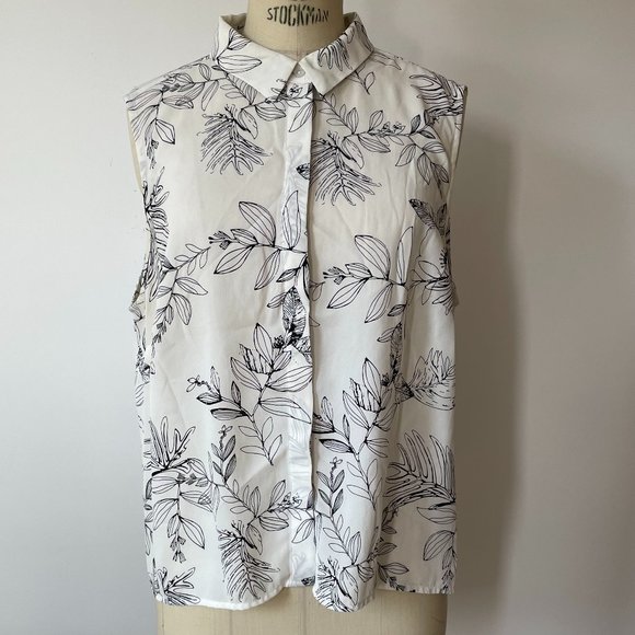 CorlettKristen's tweet photo. So good I had to share! Check out all the items I'm loving on @Poshmarkapp #poshmark #fashion #style #shopmycloset #oldnavy #simons: https://t.co/cfIbL3YgOC https://t.co/uZiQajKWpL