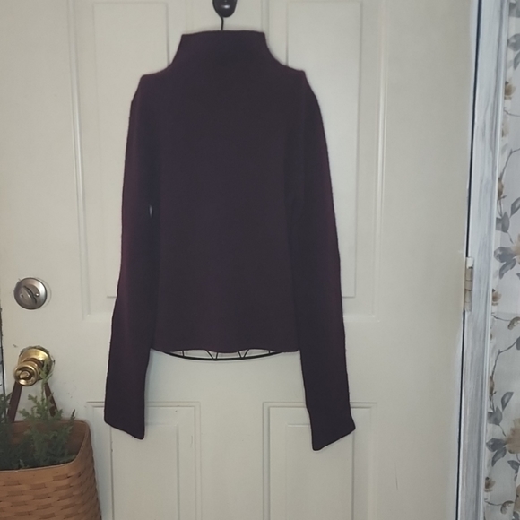 orlock13's tweet photo. So good I had to share! Check out all the items I'm loving on @Poshmarkapp #poshmark #fashion #style #shopmycloset #catherinemalandrino #calvinklein #americaneagleoutfitters: https://t.co/weTKJNFz9P https://t.co/Kr5se3c5ym