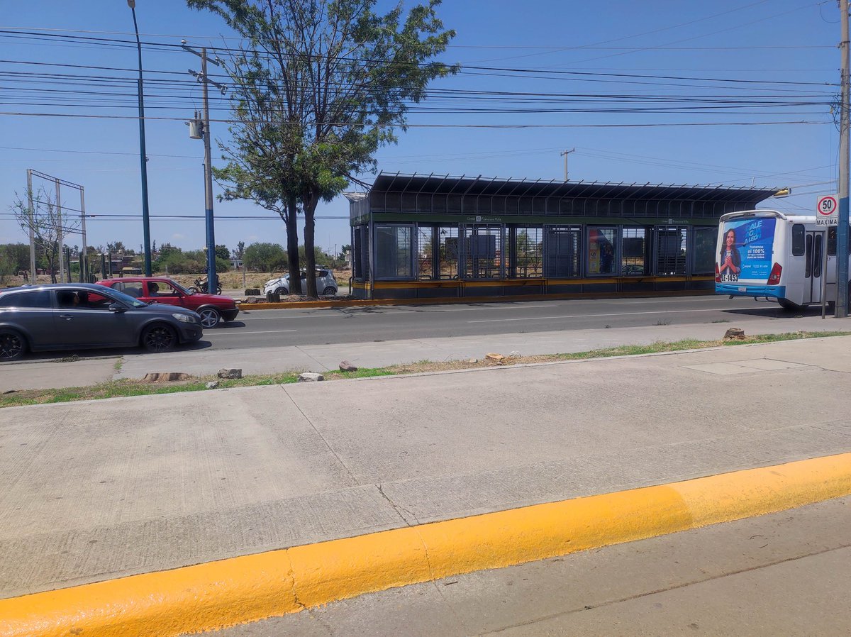 Avallejooo's tweet photo. @WalmartMXyCAM Y te vale madre el medio ambiente, aquí antes había árboles 😞 https://t.co/YUgrhcpD5v