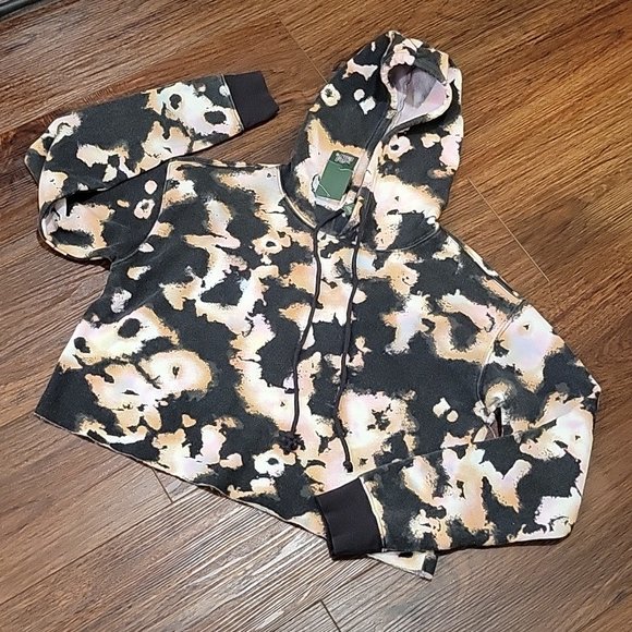 AtlasAuction's tweet photo. So good I had to share! Check out all the items I'm loving on @Poshmarkapp #poshmark #fashion #style #shopmycloset #wildfable #katespade #whitehouseblackmarket: https://t.co/3Hp2XM2hHL https://t.co/bo9JM1CuPi