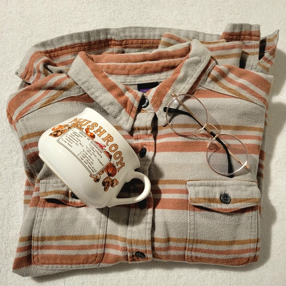 desean066's tweet photo. So good I had to share! Check out all the items I'm loving on @Poshmarkapp from @V_C_S_F #poshmark #fashion #style #shopmycloset #bananarepublic #patagonia #jcrew: https://t.co/c8ytLfydb6 https://t.co/dIe5JRI7z5