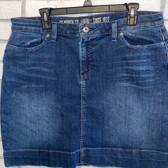dallemand21's tweet photo. So good I had to share! Check out all the items I'm loving on @Poshmarkapp from @I_Am_China #poshmark #fashion #style #shopmycloset #dickies #shein: https://t.co/KpxpHppyvj https://t.co/yB3XQX6itk