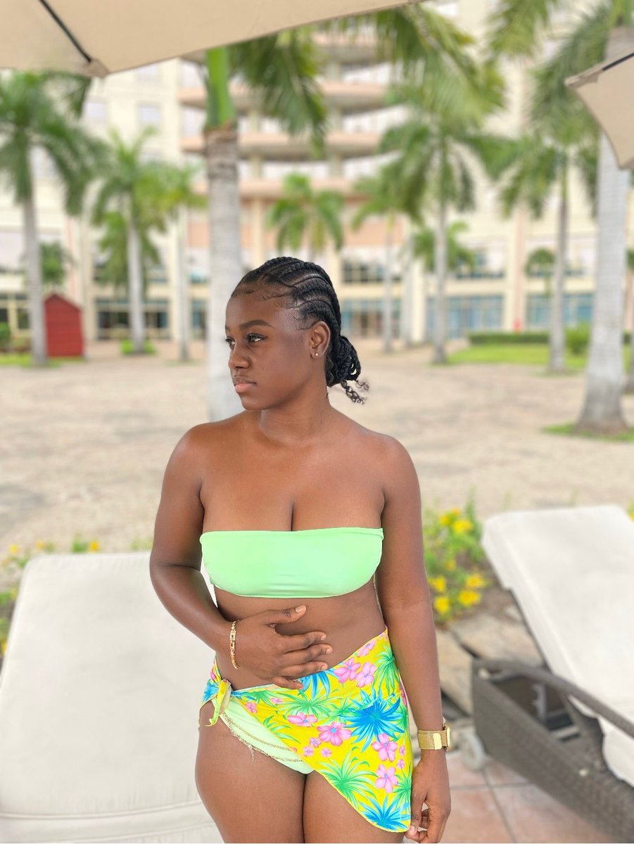 owusuwa_'s tweet photo. Stop and stare🌚🤪 https://t.co/OLJN0Ae3S6
