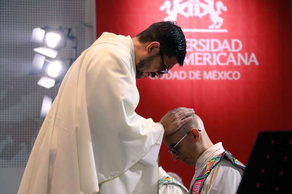 hernan_quezada's tweet photo. Hoy cumplo 12 años de haber recibido el ministerio de los presbíteros. Me ha tocado ejercer este encargo de modos que no me hubiera imaginado. Sólo tengo un gracias, sincero y profundo, por tanto bien recibido; ojalá sea capaz de compartirlo. https://t.co/IK96DvHJQx