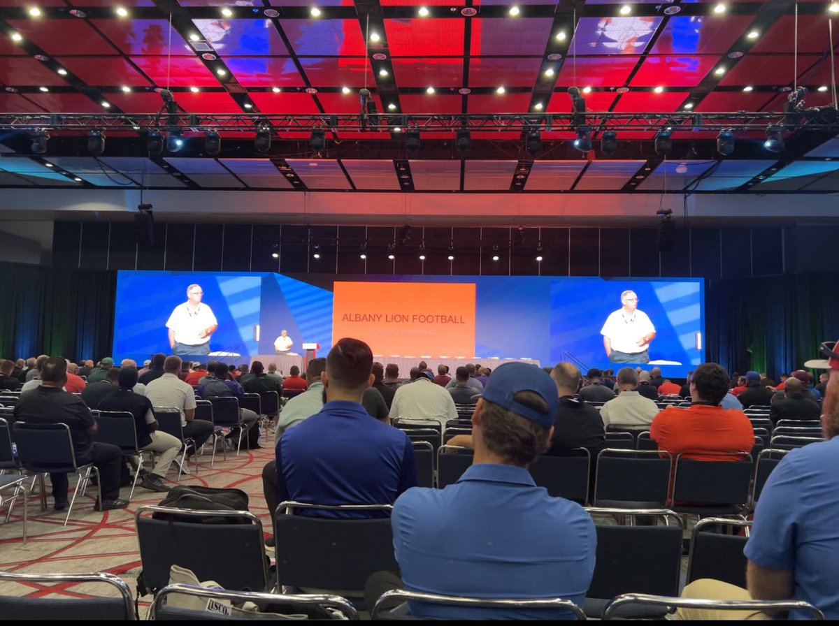 evanjam8989's tweet photo. Great day at THSCA. Presentations by UTSA, Albany HS, and Tulane. 🏈 https://t.co/XxcTPH3vAs