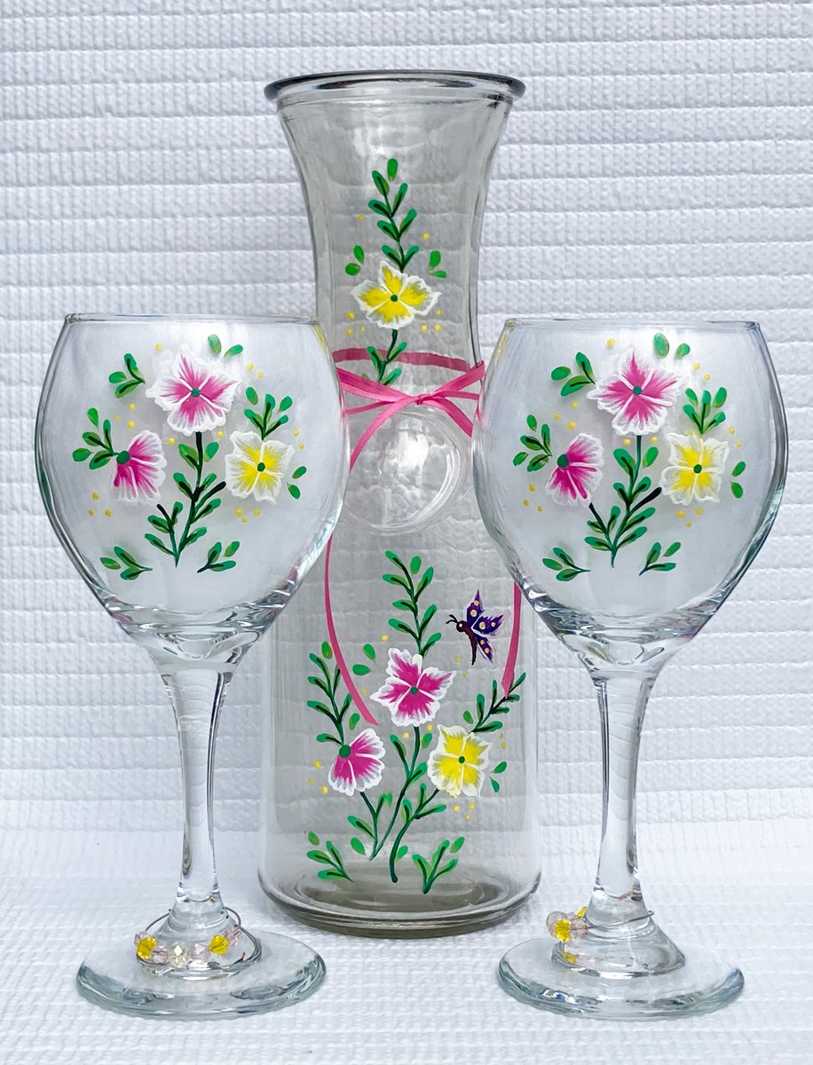etsy.com/listing/100123… #winegiftset #wineglasses #carafe #SMILEtt23 #weddinggift #etsy #floralglasses #showergift