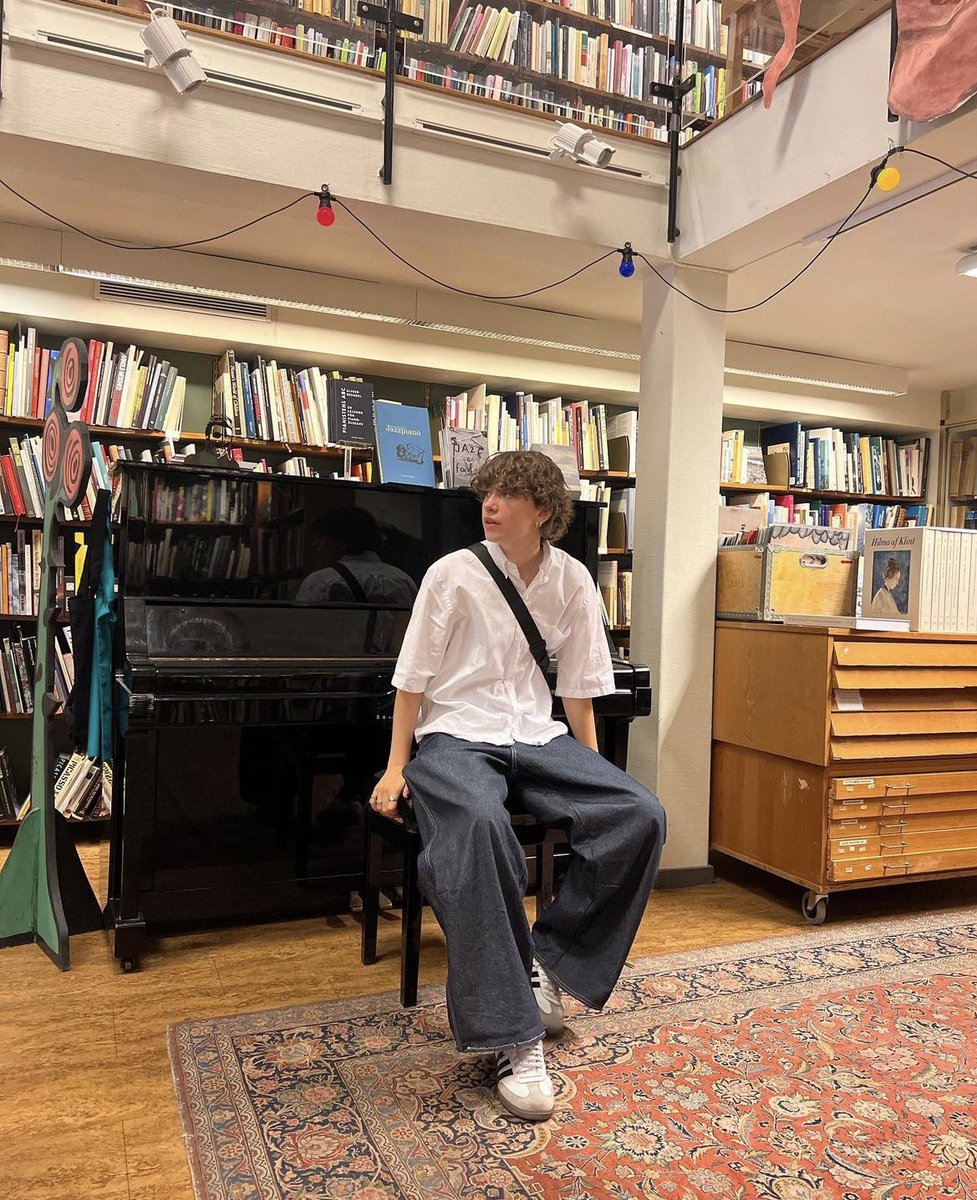 pov: you see me in a book store