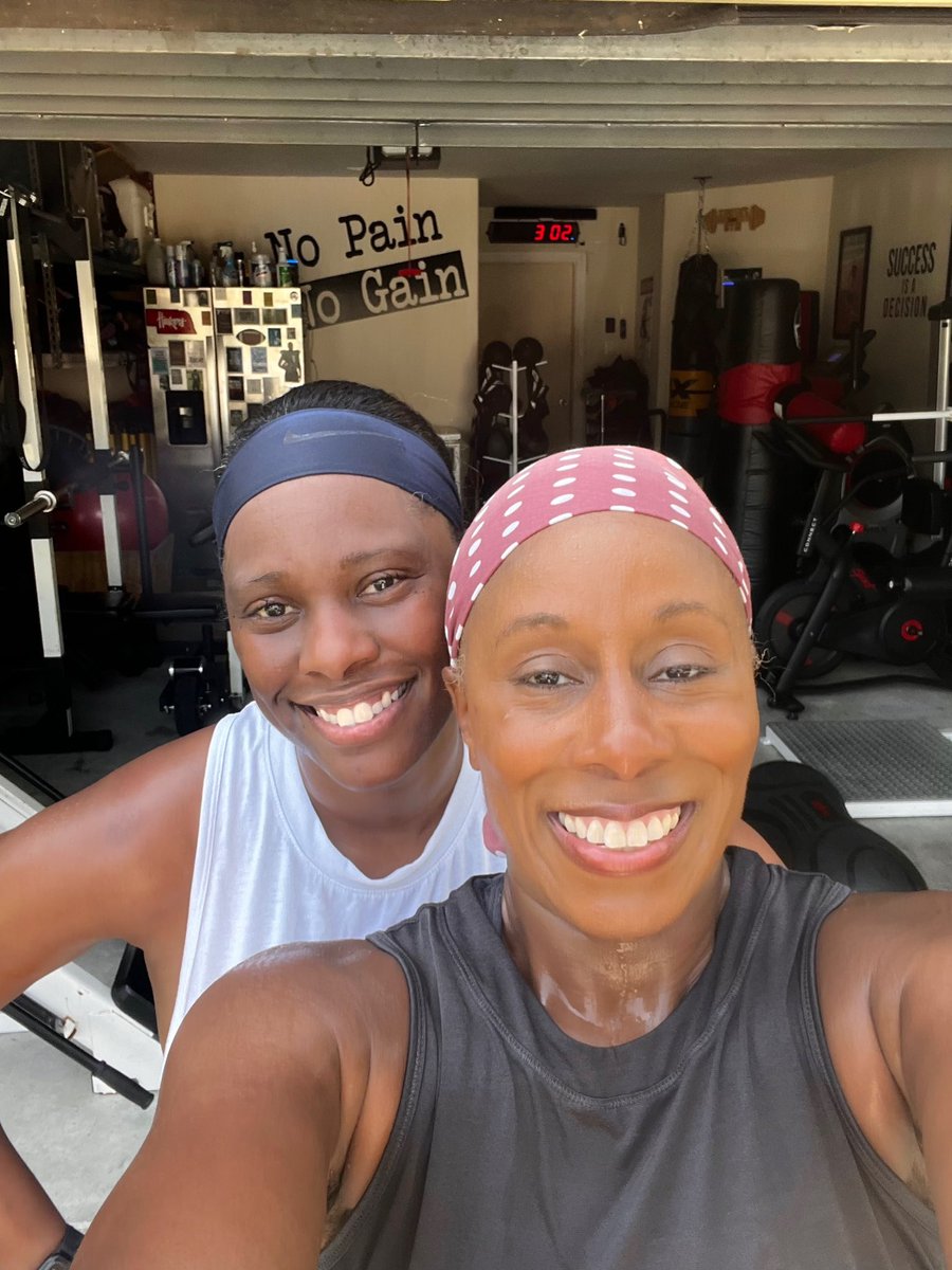 LaTishaStaten9's tweet photo. We did a thing today! #MyGirlJenn #WorkComplete @jennpayne21 https://t.co/QqmwJseTHF