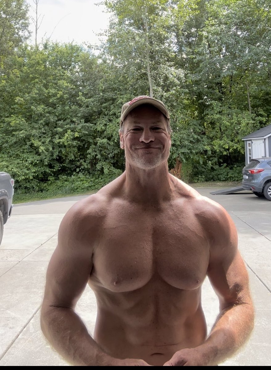 SBakerMD's tweet photo. Nice little upper body pump prior to some jiu jitsu!! Bench 100lbs x 100 reps, tricep push downs, cable flys and 100 rep 20lb dumbbell lateral raises!! Age 56! (and yes lifetime no steroids or TRT for the weak beta haters) https://t.co/NF0CPUJVhI
