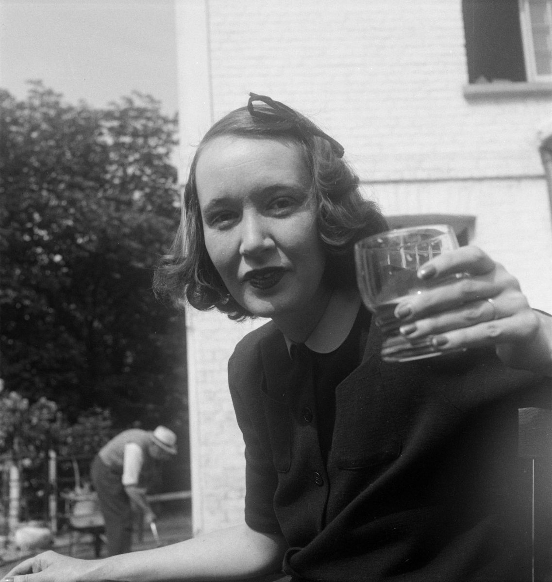 ArielPoets's tweet photo. "Tell me, what is it you plan to do
with your one wild and precious life?"

—Mary Oliver https://t.co/TCwjD4Dqjd