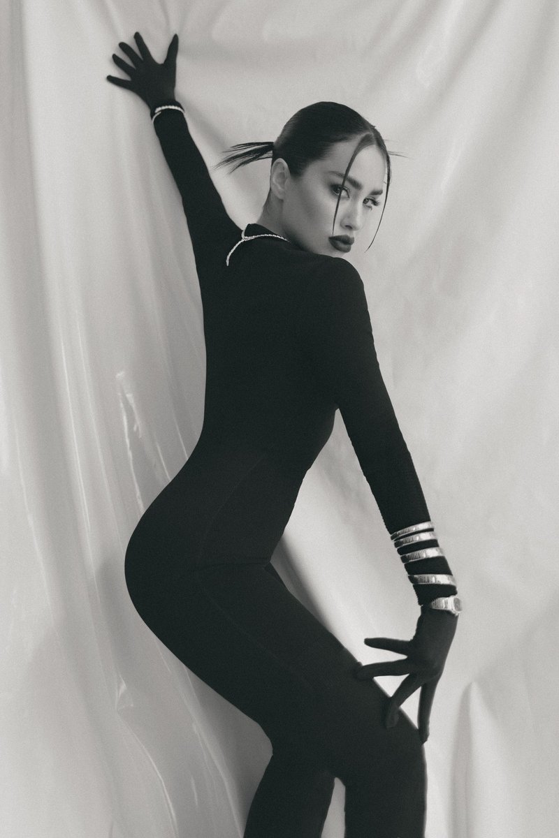 lalioficial's tweet photo. Suelo no ser blanco o negro 
Soy más bien blanco y negro 
🖤🤍🖤🤍🖤🤍🖤🤍🖤🤍🖤 https://t.co/XZJ1BP9Ibc