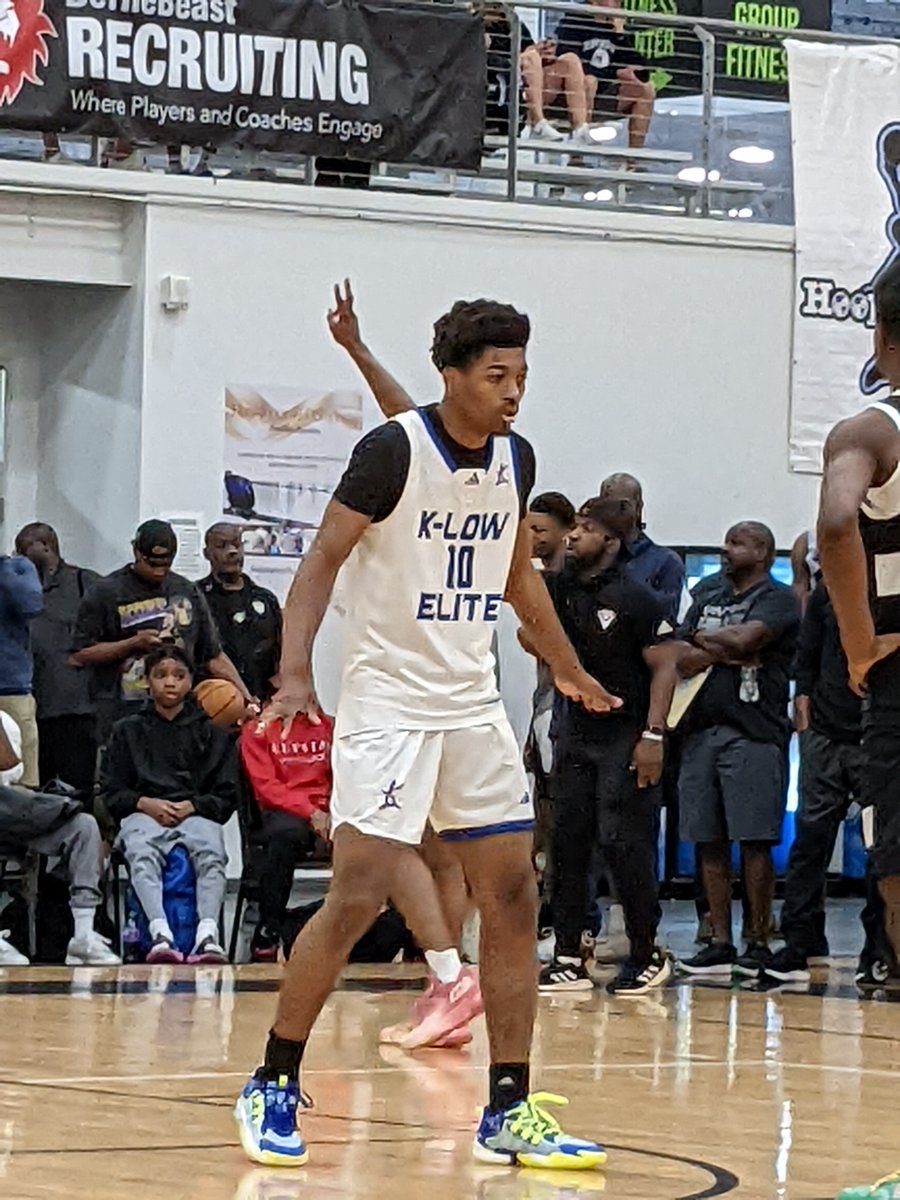 chickg3's tweet photo. Sunday Eye-Catchers @HGSL Summer Finale- K-Low Elite 3SSB- 6'8" '24 Pearce McGuinn #20 (Cardinal O'Hara), 6'4" '24 Darren Williams #2 (Archbishop Ryan) &amp; 6'7" '24 Deuce Ketner #10 (Bonner-Prendie). https://t.co/O8NxTJqv9v