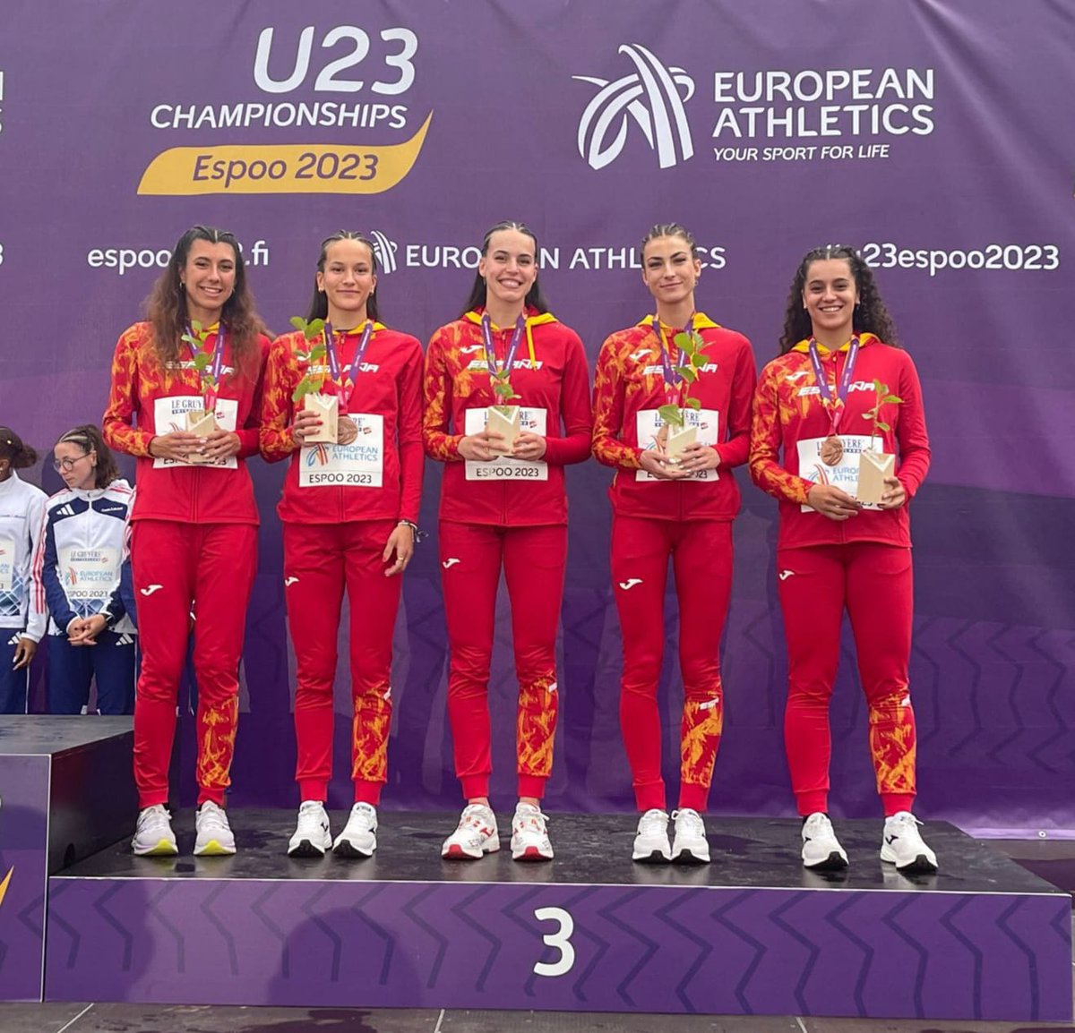 aytocoriario's tweet photo. 🥉La atleta coriana Ana Garitaonandia Ríos se cuelga la Medalla de Bronce en el Campeonato de Europa Sub-23.

La joven atleta culmina una gran temporada con la medalla de bronce en el relevo de 4x400 en Finlandia.

¡Enhorabuena Ana!

#deportecoriano2023 
#coriadelrioruge2023 https://t.co/MMVLYlJH9p