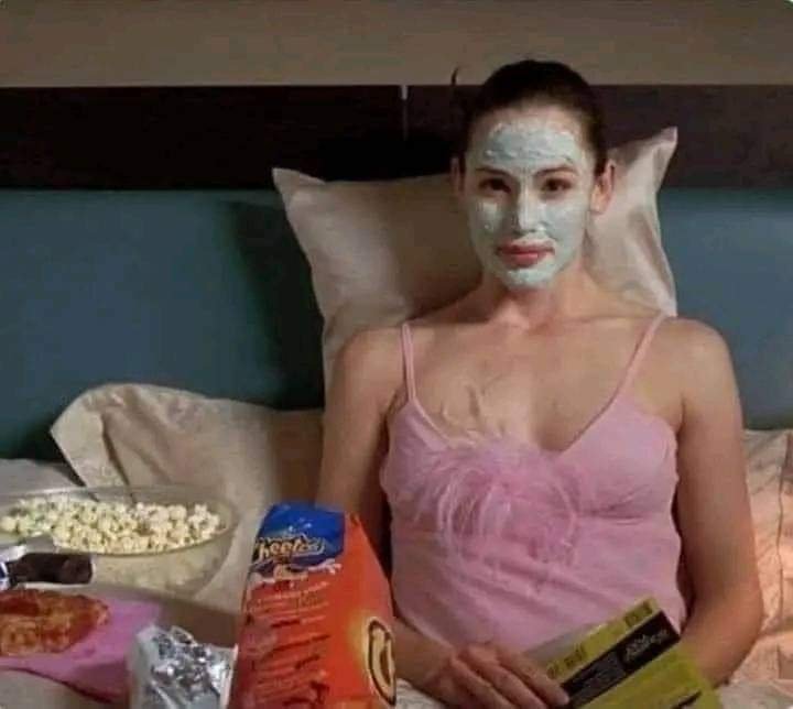 ¿No te cansas de estar siempre sola?

Yo cuando estoy sola: