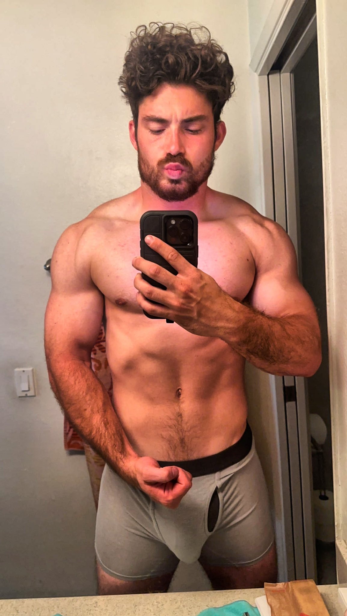 Cody Campbell on Twitter: "Pimpin ain’t easy https://t.co/93BdfORA87" / Twitter