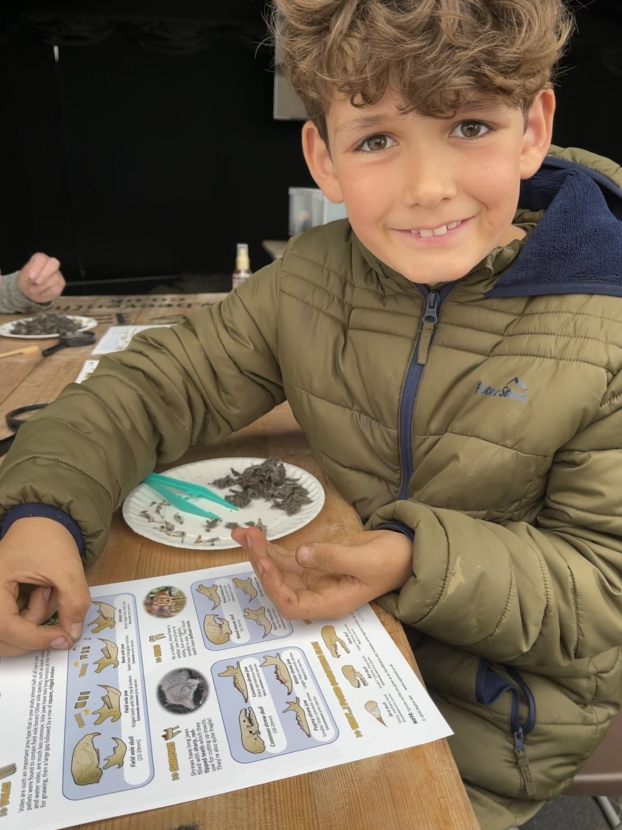 NaturetasticWH's tweet photo. I also spent time with @harriet_day on the @_BTO birding ringing demonstration, dissected owl pellets with #RaptorAid and built a bird box with the energetic @Harry_Munt_
Very tired by the end of the three days… but still buzzing with excitement! @GlobalBirdfair @Rutlandbirds https://t.co/xMhlE9GaUG