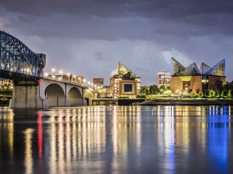 Jenmcsellsre's tweet photo. What is there to do in Chattanooga, #Tennessee? Find out here. #vacations  https://t.co/p7iQxiImo7 https://t.co/6XFjlFKcpB