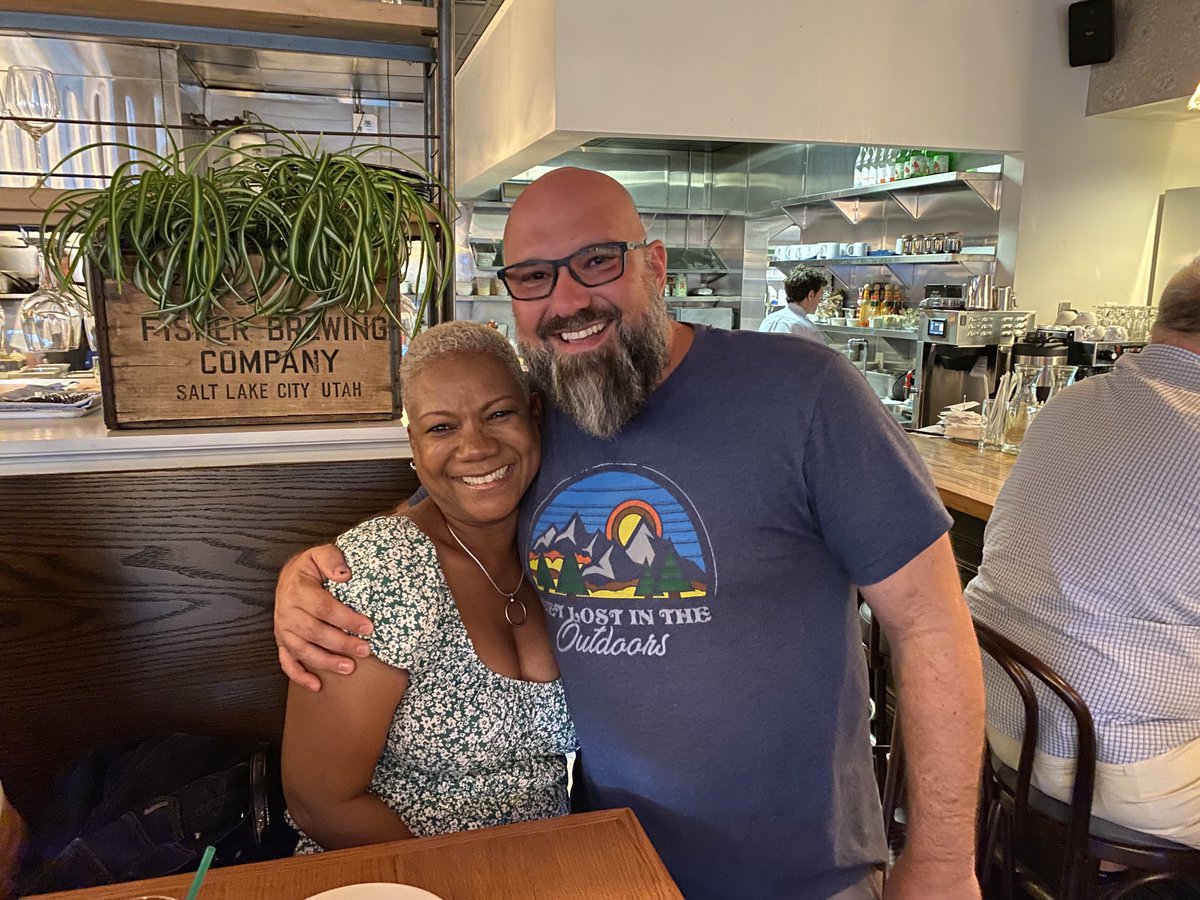 Sooo….I’m in Utah enjoying my last day with my family, and look who walks by? My HML colleague 💙🧡#SmallLakeCity #WeAreHML 
#Summervacay