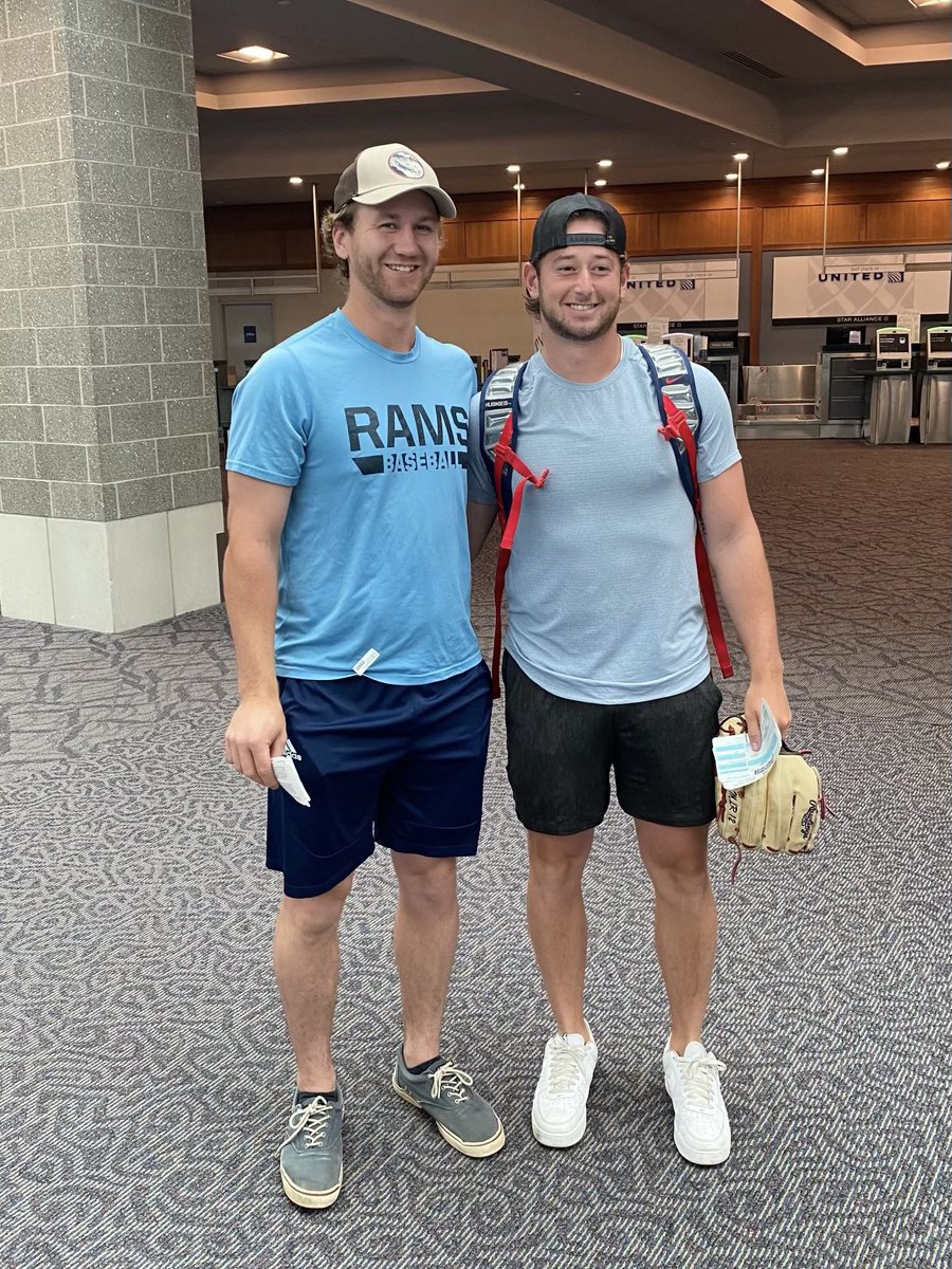 2 former Clippers on the same flight to go sign their professional contracts!!
Very cool time to be in Cumberland!