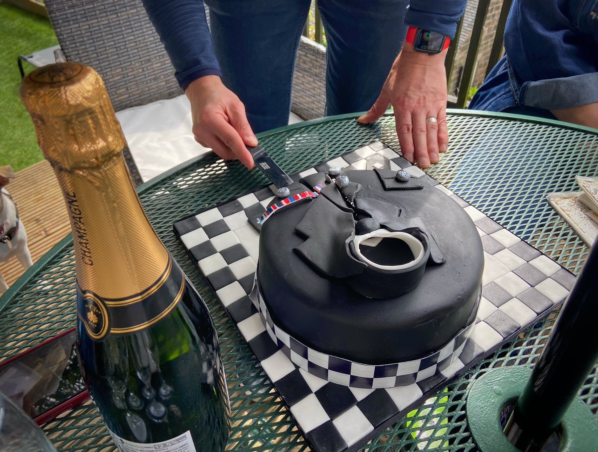 AliBooker_RD's tweet photo. Huge congratulations to my amazing husband, retiring after his 30yrs Police service. Iโm so proud of him ๐พ๐ฅ๐๐
#PoliceFamily #WhatACake #State11 https://t.co/i35Nyjnj1M