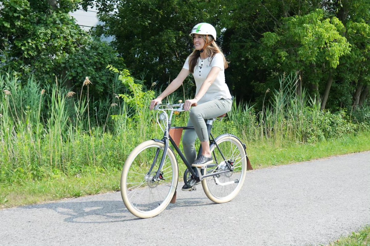 The Vela Vento introduced many firsts to my eBike reviews! 

It has classic French styling, regenerative braking, auto hill assist, AND it is manufactured right here in Detroit! 🥰

What do you think of the Vela Vento design? 🧐

What does the <a href="/VelaBikes/">Vela</a> Vento lack? 

Watch my