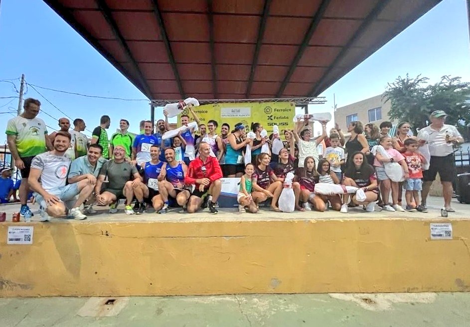 dipualba's tweet image. 🌡😎 El calor no puede con el #deporte en la provincia, y lo hemos comprobado en nuestros #circuitos‼️

@santicenizate ha ejercido de anfitrión en la 14ª &apos;Gran Joya&apos; de #Cenizate: #exitazo con 445 atletas

🚴‍♀️🚴🏾‍♂️ Y #Pétrola ha reunido a casi 200 ciclistas en la BTT #LagunaDePétrola