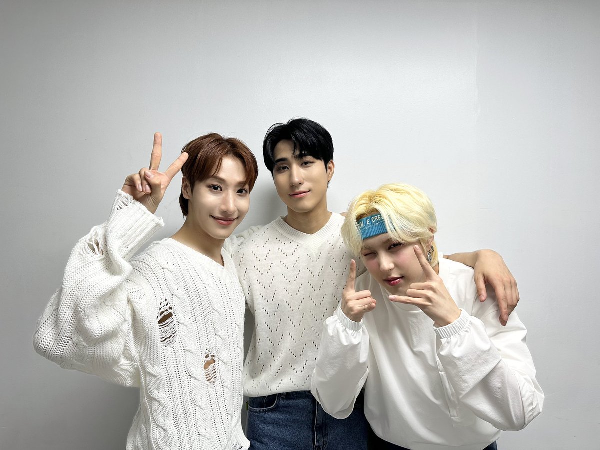 [#ONEWE]

RBW 2023 SUMMER FES 
: Over the Rainbow🌈 완료❗️

우리 위브들 오늘 공연에서도 함께 
즐기며 큰 소리로 응원해 주셔서 더 
신나고 행복한 순간이 만들어진 것 같아요🫶🏻

또 하나의 소중한 추억 가지고 편안한 밤
보내길 바라요💙

#원위 #SummerFes
#OverTheRainbow
