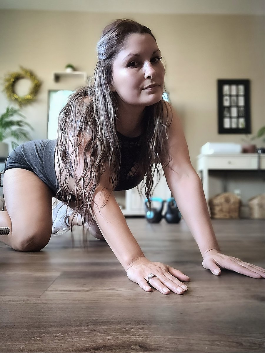 FrecklefaceH's tweet photo. Are you into older women who take care of themselves??🍍
#hotwife #coupleswap https://t.co/6Mn6h2gBPI