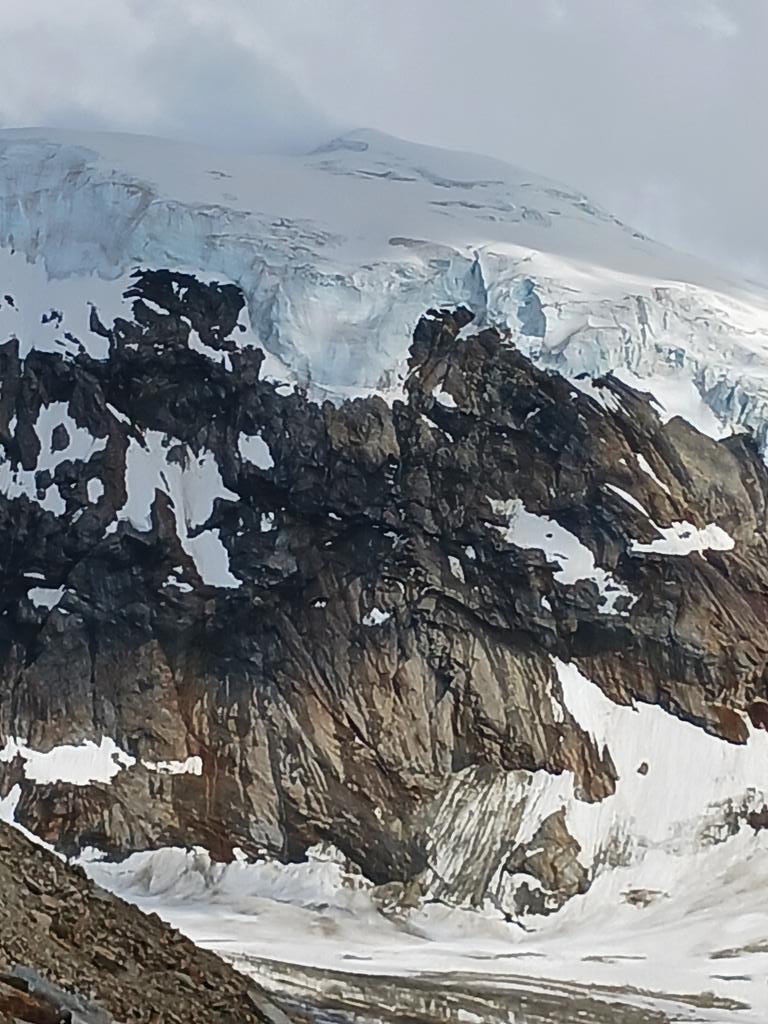 kateornot's tweet image. Let my alpine adventure begin! Mountains my love🩵
#TheAlps #Alpy